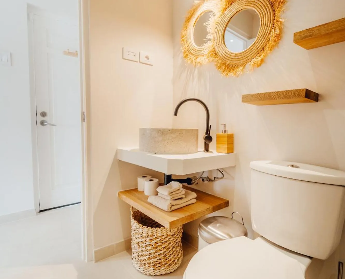 Bohemian Palapa Suite, Private Pool , 5 Minute Walk Of The Beach Palm Beach