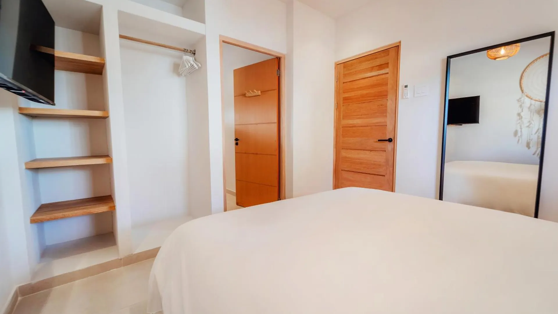 Bohemian Palapa Suite, Private Pool , 5 Minute Walk Of The Beach Palm Beach